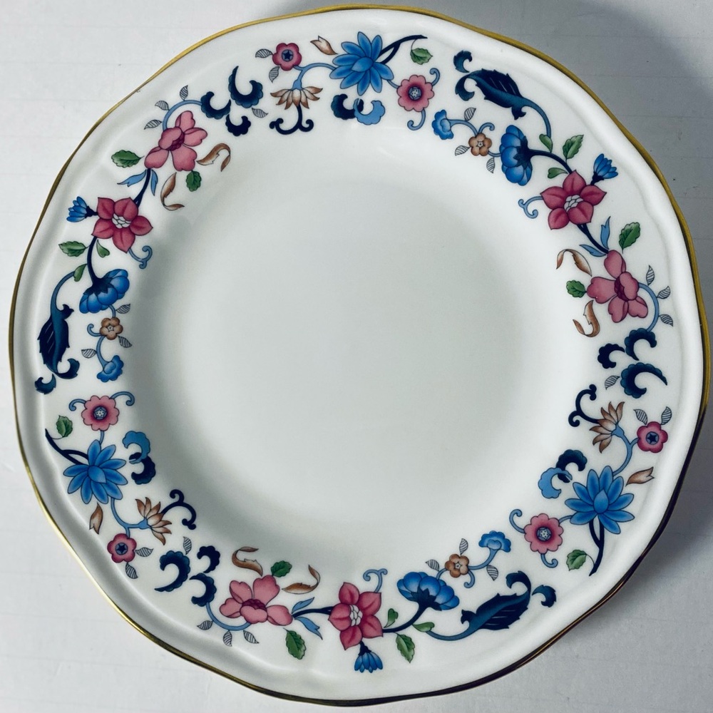 Wedgwood Bainbridge vintage bone China salad plate 8 1/4” wide.